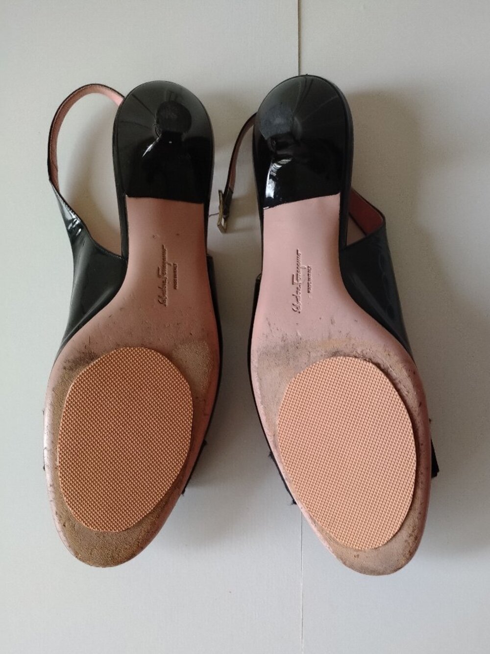 Ferragamo Black Patent Bow Slingback Kitten Heels, 8 1/2 B - Picture 6 of 13